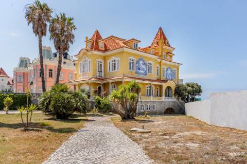 Palacete histórico no Estoril com vista de Mar