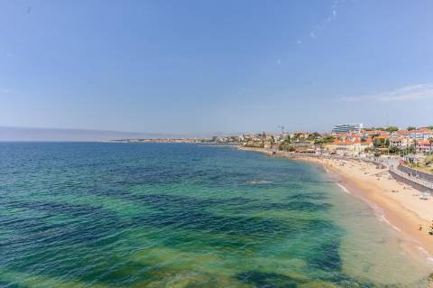 Palacete histórico no Estoril com vista de Mar