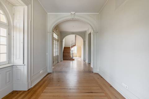 Palacete histórico no Estoril com vista de Mar