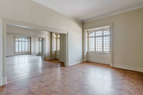 Palacete histórico no Estoril com vista de Mar