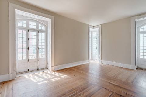 Palacete histórico no Estoril com vista de Mar