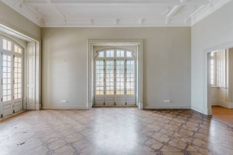 Palacete histórico no Estoril com vista de Mar