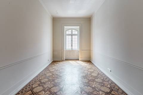 Palacete histórico no Estoril com vista de Mar