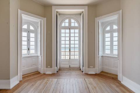 Palacete histórico no Estoril com vista de Mar