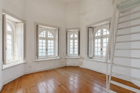 Palacete histórico no Estoril com vista de Mar