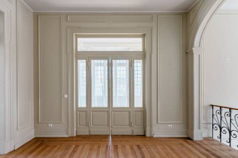 Palacete histórico no Estoril com vista de Mar