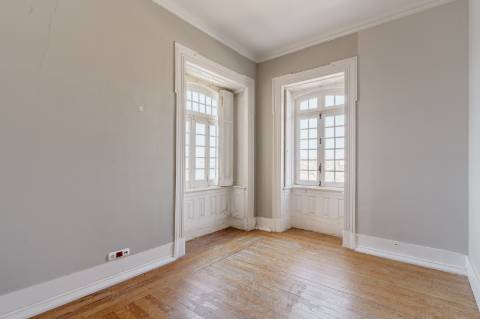 Palacete histórico no Estoril com vista de Mar