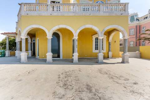 Palacete histórico no Estoril com vista de Mar