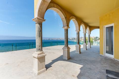Palacete histórico no Estoril com vista de Mar