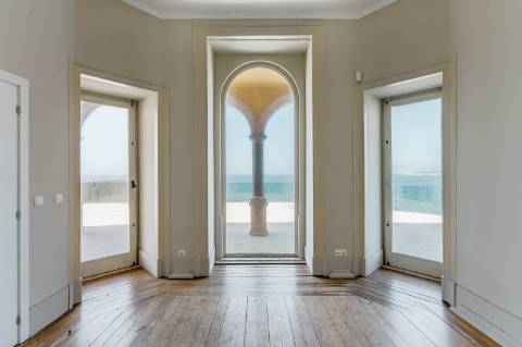 Palacete histórico no Estoril com vista de Mar