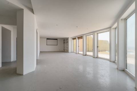 Palacete histórico no Estoril com vista de Mar