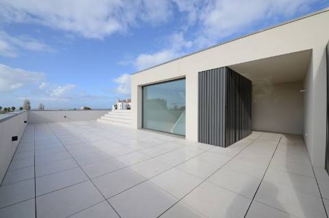 Moradia T3 com terraço e piscina, na Foz do Douro, Porto