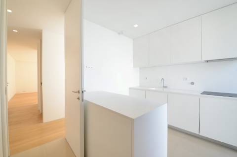 Moradia T3 com terraço e piscina, na Foz do Douro, Porto