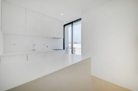 Moradia T3 com terraço e piscina, na Foz do Douro, Porto