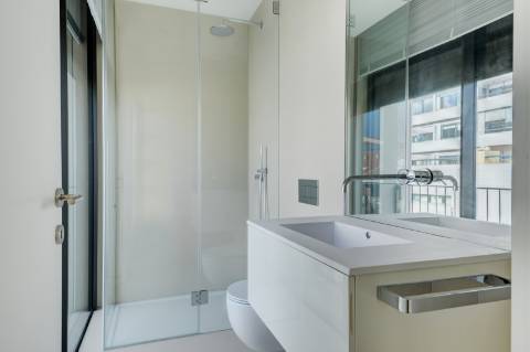 Moradia T3 com terraço e piscina, na Foz do Douro, Porto