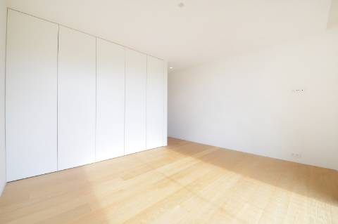 Moradia T3 com terraço e piscina, na Foz do Douro, Porto