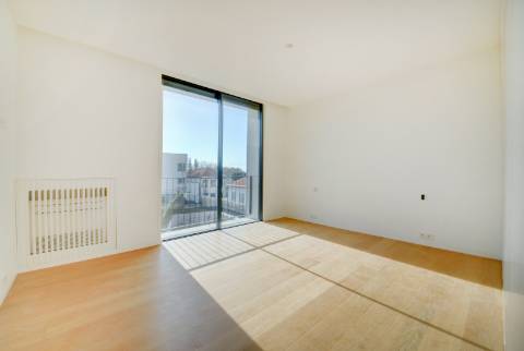 Moradia T3 com terraço e piscina, na Foz do Douro, Porto