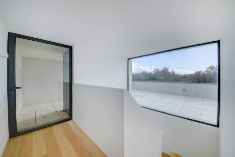 Moradia T3 com terraço e piscina, na Foz do Douro, Porto