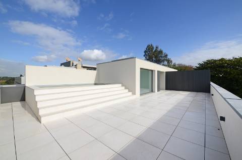 Moradia T3 com terraço e piscina, na Foz do Douro, Porto