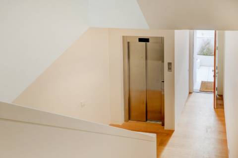 Moradia T3 com terraço e piscina, na Foz do Douro, Porto