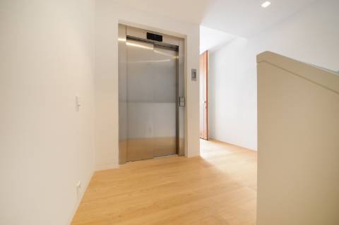 Moradia T3 com terraço e piscina, na Foz do Douro, Porto