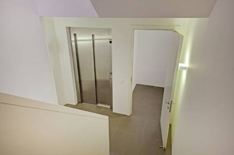 Moradia T3 com terraço e piscina, na Foz do Douro, Porto