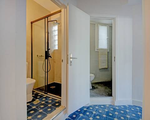 Apartamento T6 com vista desafogada sobre a Rua Santa Catarina, Porto.