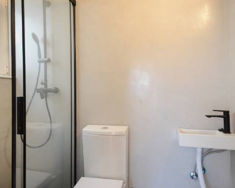 Apartamento T6 com vista desafogada sobre a Rua Santa Catarina, Porto.