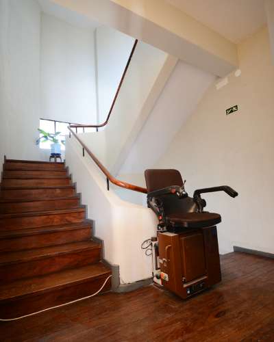 Apartamento T6 com vista desafogada sobre a Rua Santa Catarina, Porto.