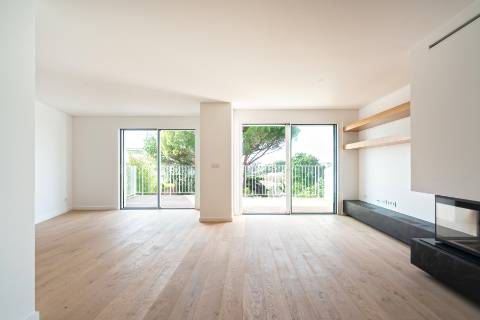 Moradia T4+1, a estrear, no Monte Estoril