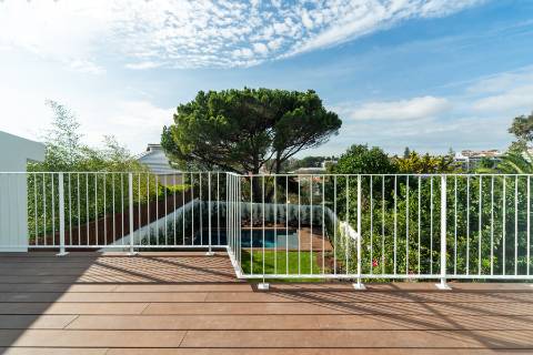 Moradia T4+1, a estrear, no Monte Estoril