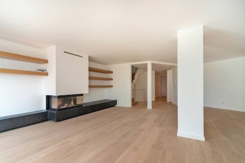 Moradia T4+1, a estrear, no Monte Estoril