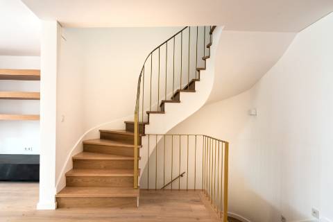 Moradia T4+1, a estrear, no Monte Estoril