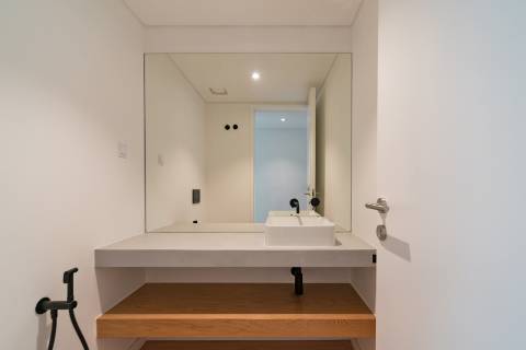 Moradia T4+1, a estrear, no Monte Estoril