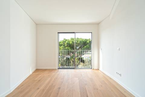 Moradia T4+1, a estrear, no Monte Estoril