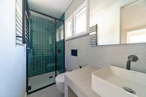 Moradia T4+1, a estrear, no Monte Estoril