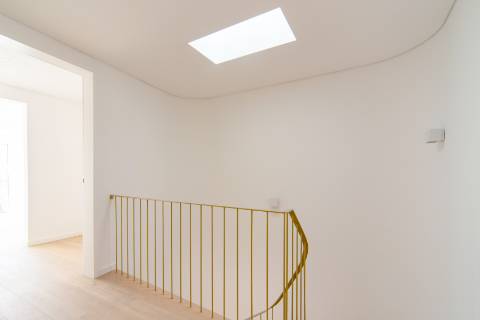 Moradia T4+1, a estrear, no Monte Estoril