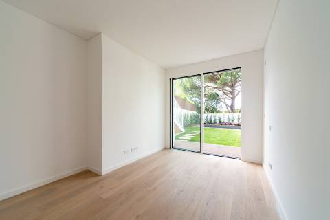 Moradia T4+1, a estrear, no Monte Estoril