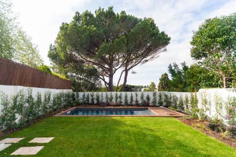 Moradia T4+1, a estrear, no Monte Estoril