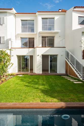 Moradia T4+1, a estrear, no Monte Estoril