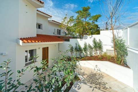 Moradia T4+1, a estrear, no Monte Estoril