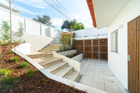 Moradia T4+1, a estrear, no Monte Estoril