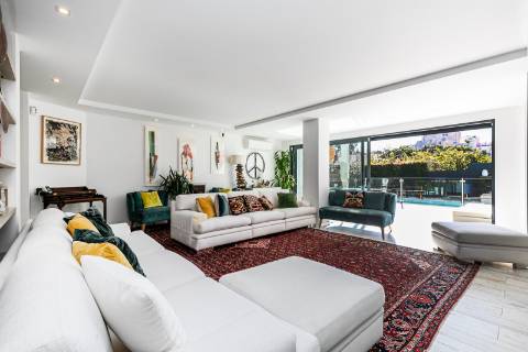 Moradia T6+1, com jardim e piscina, no Centro Histórico de Cascais