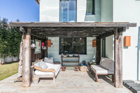 Moradia T6+1, com jardim e piscina, no Centro Histórico de Cascais