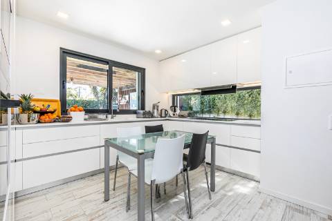 Moradia T6+1, com jardim e piscina, no Centro Histórico de Cascais