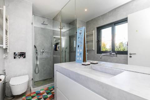 Moradia T6+1, com jardim e piscina, no Centro Histórico de Cascais