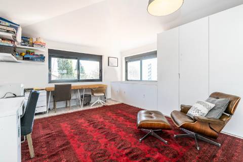 Moradia T6+1, com jardim e piscina, no Centro Histórico de Cascais