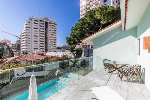 Moradia T6+1, com jardim e piscina, no Centro Histórico de Cascais