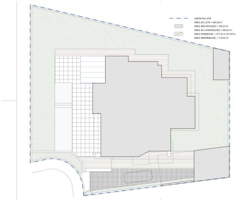 Moradia T6+1, com jardim e piscina, no Centro Histórico de Cascais