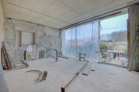 Moradia histórica com garagem a 200 metros praia